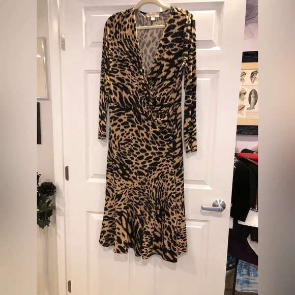 Michael Kors dress leopard print. Vee neck ruched waist. Long sleeve - Picture 1 of 7